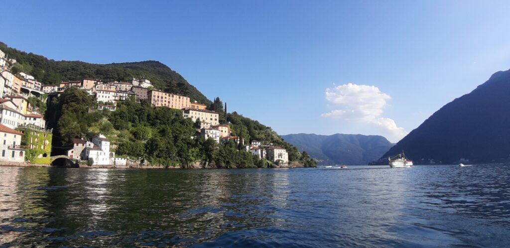 Tour privato in barca sul Lago di Como 2 ore