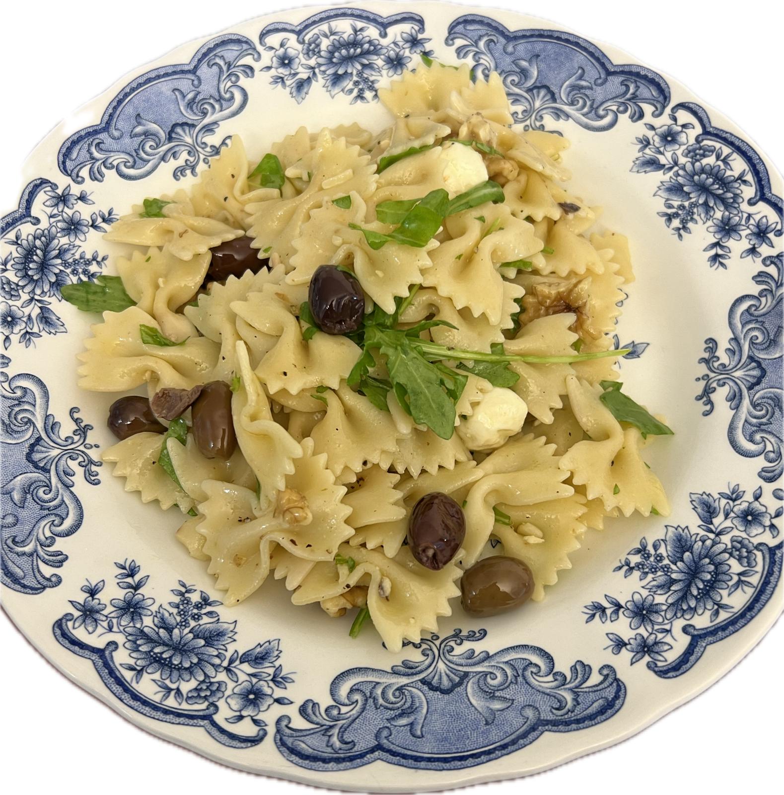 Farfalle con rucola, mozzarella e olive taggiasche